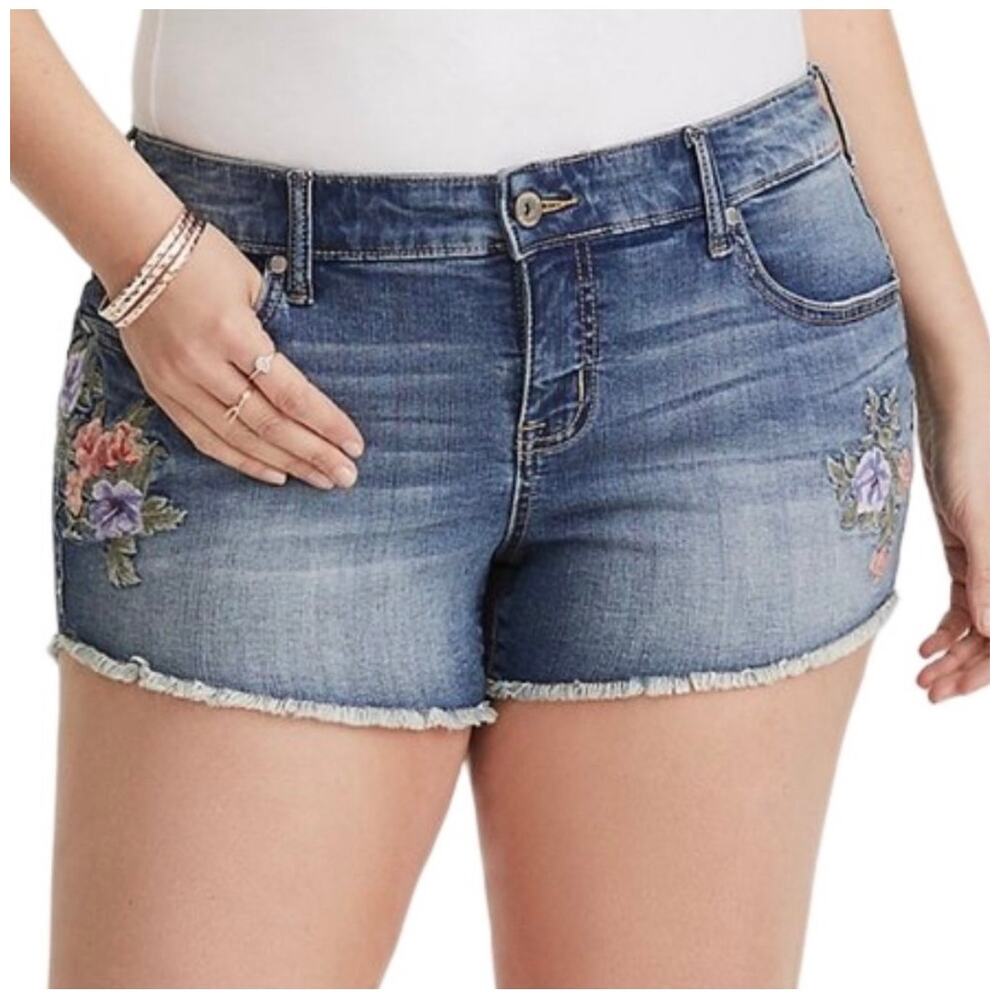 Torrid Denim Floral embroidered Shorts with Frayed Hem Sz. 18 Boho Casual Beach